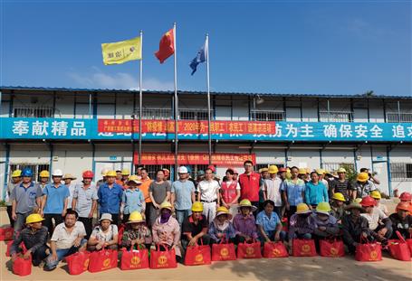 炎炎夏日送清涼 絲絲關愛傳真情