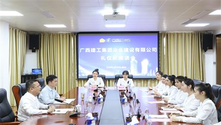 覃振華：提供優(yōu)質服務 打造禮儀“名片”