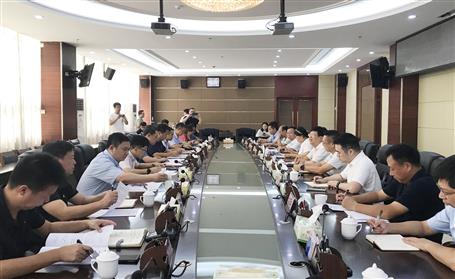 羅濤與鹿寨縣委書記王軼舉行工作會(huì)談