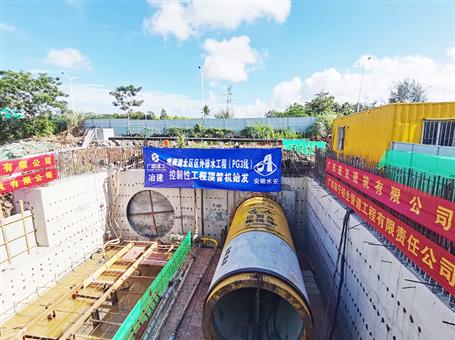 冶建第三分公司?？谑许椖恐?5噸超徑頂管機精準定位