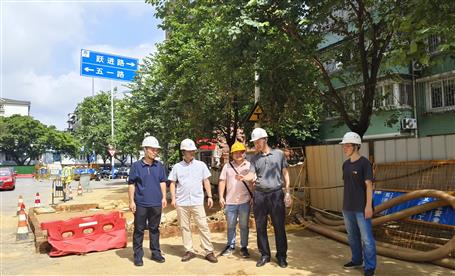 何勇到基礎(chǔ)分公司項目調(diào)研指導(dǎo)