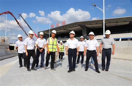 覃振華到桂華分公司項(xiàng)目開(kāi)展2025年第三季度暨“中秋節(jié)”“國(guó)慶節(jié)”前安全生產(chǎn)質(zhì)量綜合大檢查